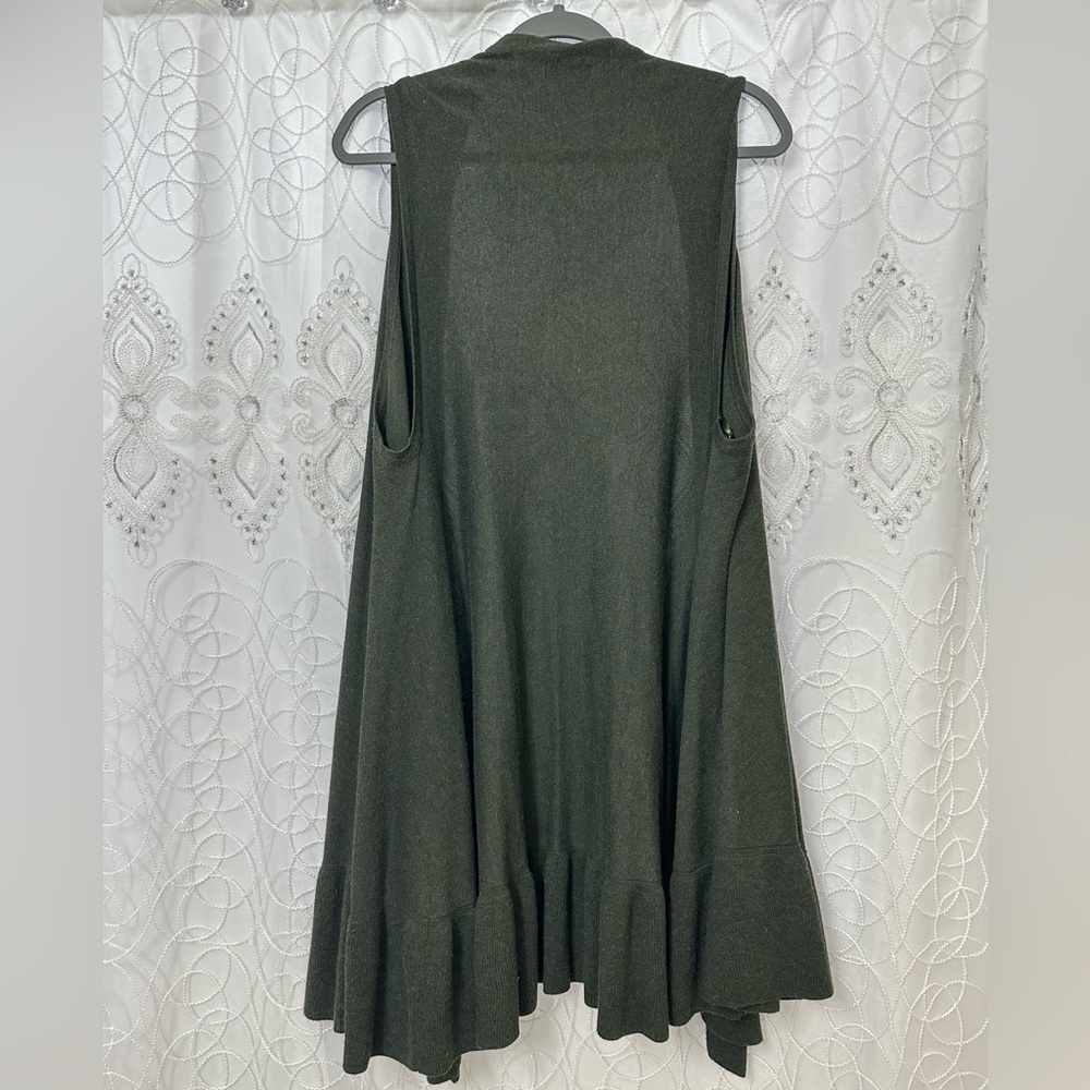 Sleeveless Ruffled Cardigan - Picture 3 of 3